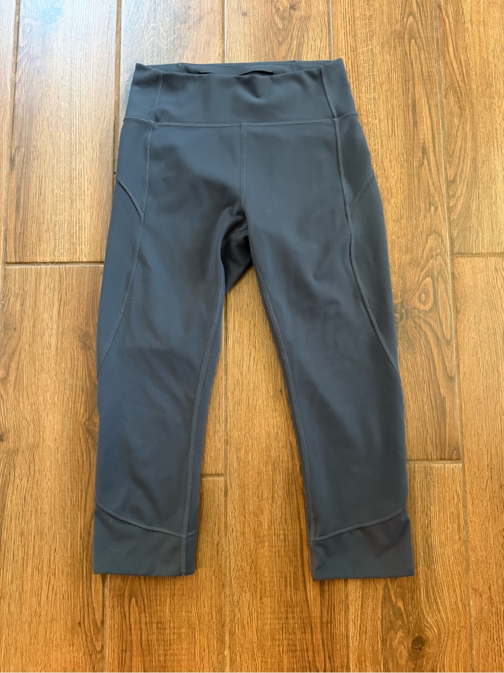 lululemon Women’s Gray Cropped Leggings Size 6